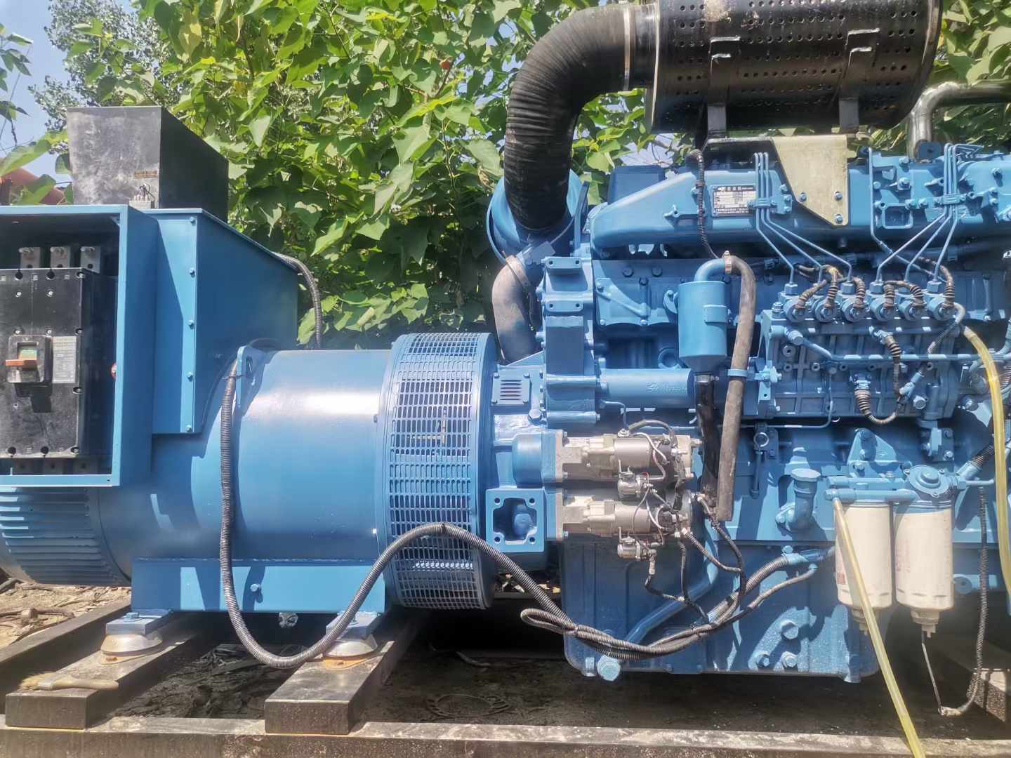 祁连详细说明降低 800kW 柴油发电机输出电流波动的方法